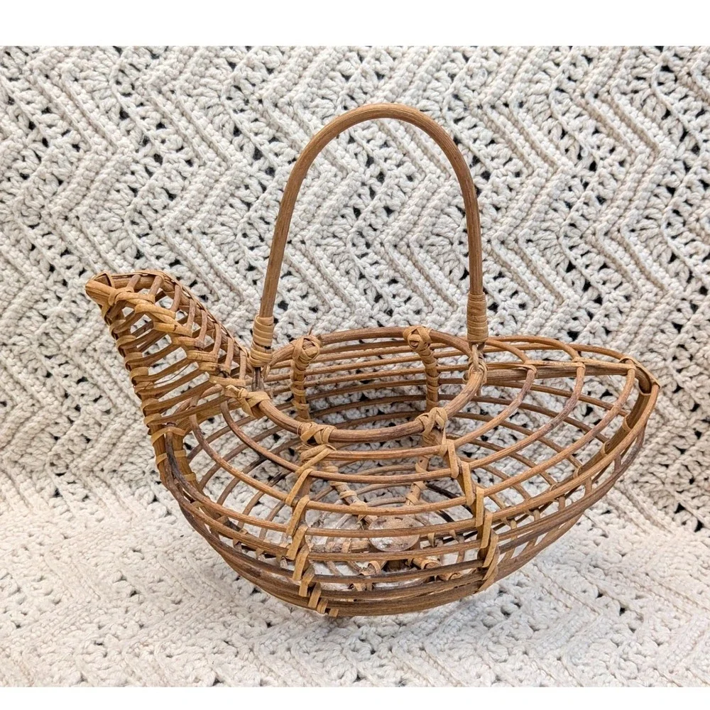 Vintage Wicker Chicken Basket Rattan Hen Egg Basket Farmhouse Decor 13x8x7